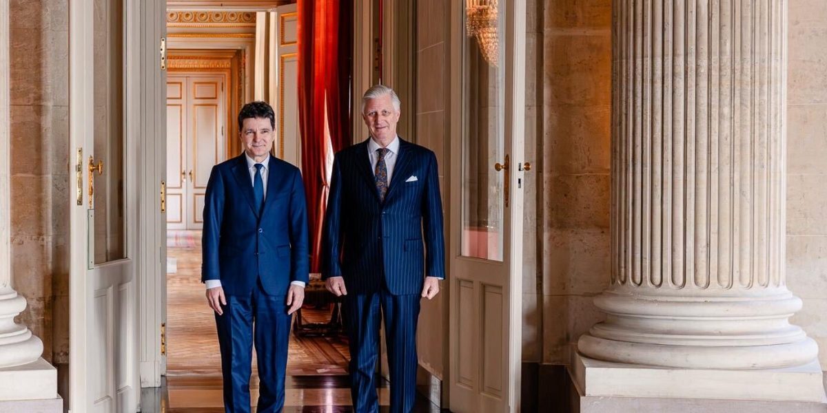 Nicușor Dan se întâlnește cu Regele Belgiei la Bruxelles pentru a discuta despre securitatea națională Într-un moment de intensă cooperare internațională, președintele Klaus Nicușor Dan a avut, vineri, o întrevedere de înalt nivel cu Majestatea Sa Regele Philippe al Belgiei, la Castelul Regal din Laeken, Antwerp
