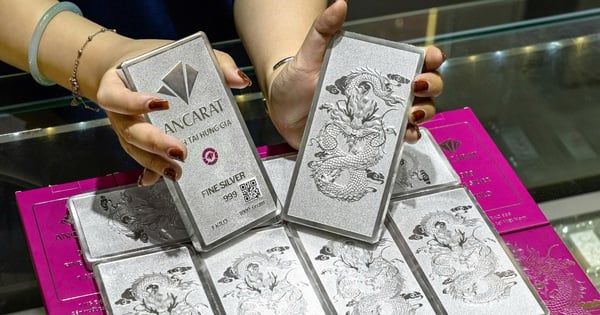 Nivelul scade semnificativ, ajungând la minimul anului