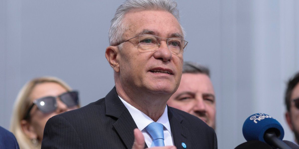 Fostul ministru de Externe cristian Diaconescu a intervenit miercuri seară în cadrul unei emisiuni la Digi24 pentru a discuta despre ultimele declarații ale președintelui francez Emmanuel Macron, care a anunțat intenția de a introduce „umbrela nucleară” franceză în contextul noii stări de alertă din cadrul NATO