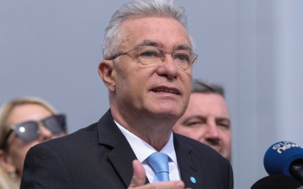 Fostul ministru de Externe cristian Diaconescu a intervenit miercuri seară în cadrul unei emisiuni la Digi24 pentru a discuta despre ultimele declarații ale președintelui francez Emmanuel Macron, care a anunțat intenția de a introduce „umbrela nucleară” franceză în contextul noii stări de alertă din cadrul NATO