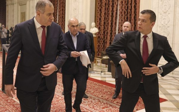 Legea bugetului, în suspans: confruntare acerbă între PSD și PNL pe măsuri sociale esențiale În ultimele zile, scena politică din România a fost marcată de un veritabil duel legislativ între principalele forțe de conducere ale țării, pe marginea proiectului de lege a bugetului pe anul 2023