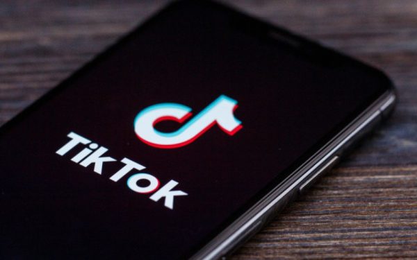 Curtea Constituțională a Albaniei a decis recent că măsura guvernului de a interzice utilizarea platformei TikTok pentru o perioadă de un an, instituită în luna aprilie a anului trecut, este neconstituțională