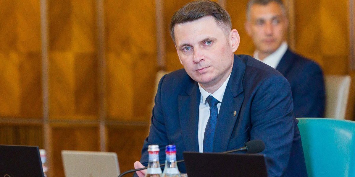 Tensiuni interne în Coaliția de guvernare: Mircea Abrudean minimizează conflictele și acuză manipulările polițice Într-un context marcat de conflicte publice și acuzații reciproce, coaliția de guvernare din România pășește pe un termen dificil, însă oficialii încearcă să reducă impactul negativ al acestor dispute