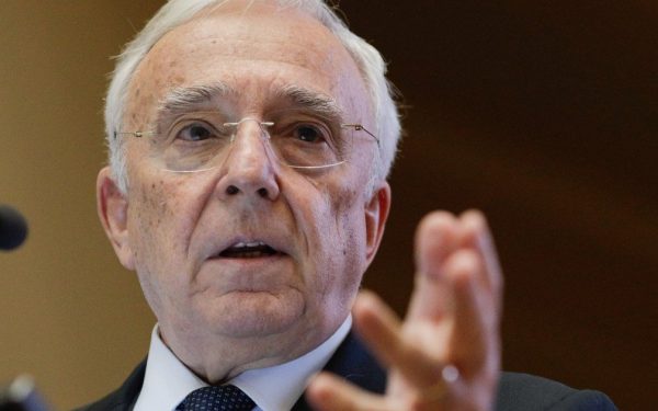 Guvernatorul Băncii Naționale a României, Mugur Isărescu, a avertizat luni asupra presiunilor tot mai puternice cu care se confruntă finanțele publice ale țării, subliniind necesitatea continuării ajustărilor fiscale