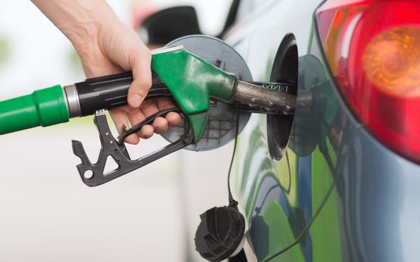 Guvernul român a anunțat declanșarea unei stări de criză pe piața carburanților, într-un context de creștere accelerată a prețurilor și de tensiuni internaționale care afectează importanța și disponibilitatea combustibililor