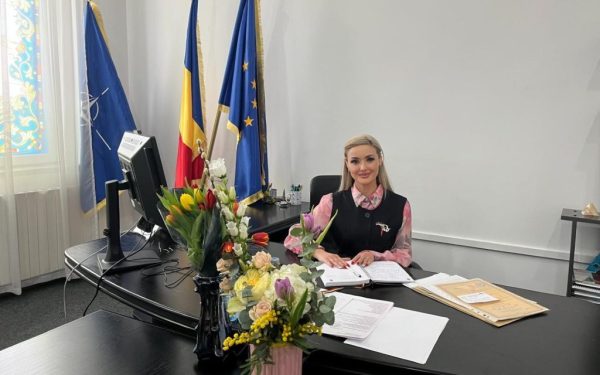 Oana Gheorghiu, prima femeie în funcția de viceprimar în Buzău, și-a preluat oficial atribuțiile la conducerea administrației locale, marcând un moment de referință nu doar pentru oraș, ci și pentru domeniul politicii și administrării publice din regiune
