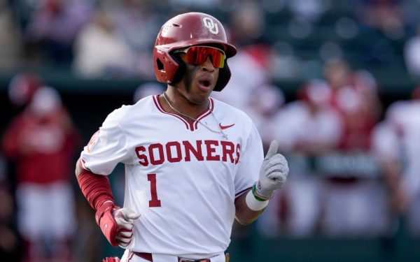 Oklahoma a învins UT-Arlington cu scorul de 6-1 într-un meci disputat sub vânt și temperaturi scăzute, ultimul înaintea startului campionatului din Southeastern Conference