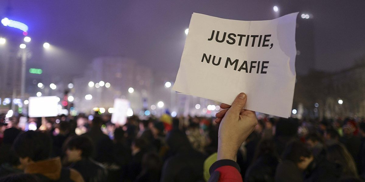 Mai multe organizații civice blochează atenția asupra selecției conducătorilor Parchetului General O zi crucială pentru justiția din România prinde contur în centrul Capitalei, unde mai multe organizații civice organizează un flashmob în fața Consiliului Superior al Magistraturii (CSM)
