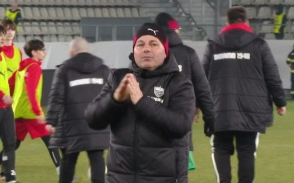 Gestul neașteptat al lui Florentin Petre, la încheierea meciului, a stârnit reacții multiple în rândul suporterilor și al oficialilor Fotbalul românesc a fost marcat, recent, de un incident care a atras atenția atât prin simbolism, cât și prin impactul pe care l-a avut asupra atmosferei de pe stadion