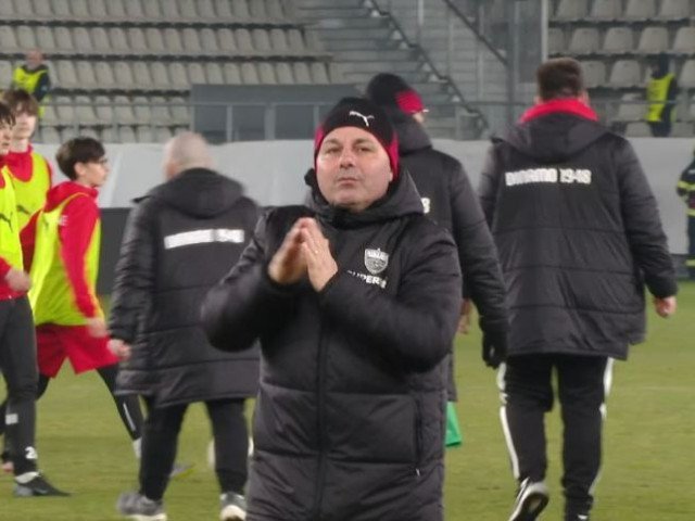 Gestul neașteptat al lui Florentin Petre, la încheierea meciului, a stârnit reacții multiple în rândul suporterilor și al oficialilor Fotbalul românesc a fost marcat, recent, de un incident care a atras atenția atât prin simbolism, cât și prin impactul pe care l-a avut asupra atmosferei de pe stadion