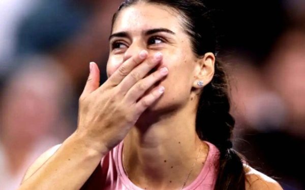Sorana Cîrstea face valuri în circuitul mondial de tenis, calificându-se în turul trei al turneului de la Indian Wells, unul dintre cele mai prestigioase evenimente din calendarul WTA