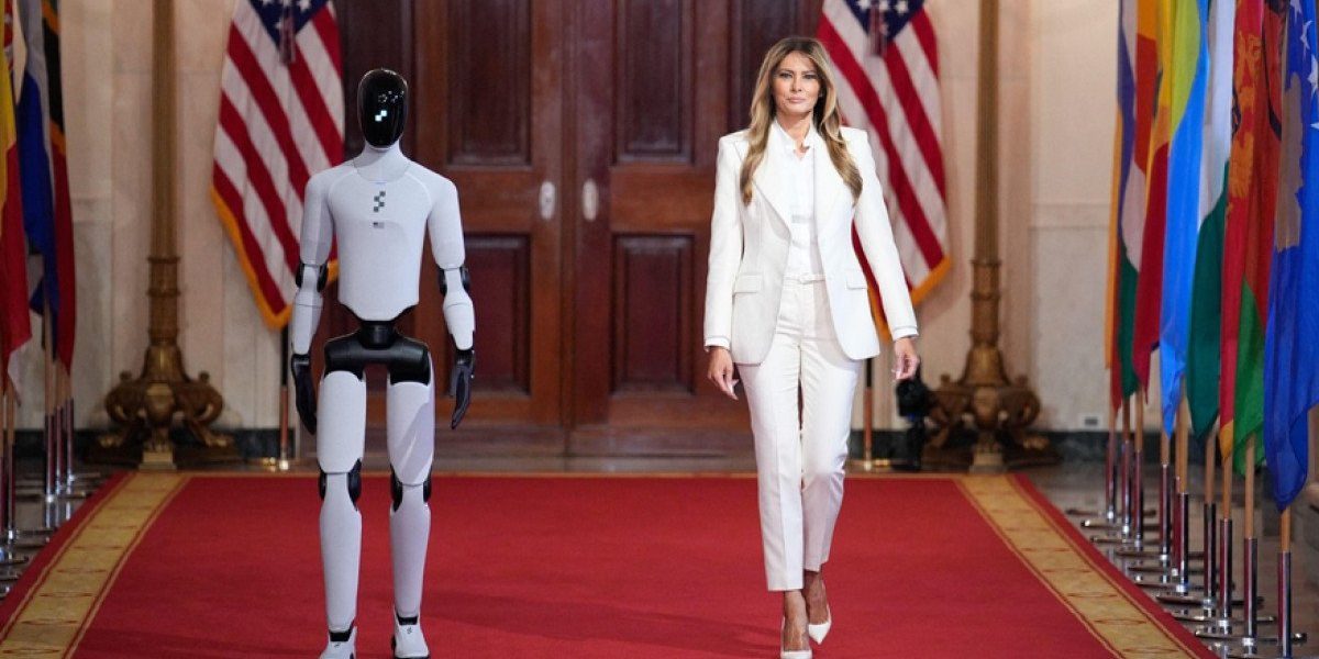Melania Trump pășește pe covorul roșu alături de un robot umanoide în premieră la Washington O scenă inedită și simbolică a avut loc astăzi la Washington, în cadrul unui eveniment dedicat promovării educației digitale pentru copii