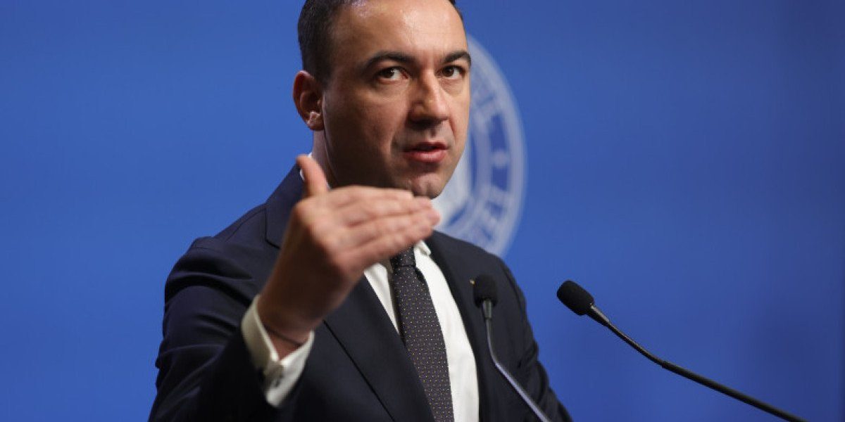 Ministrul Energiei, Bogdan Ivan, a adus recent o clarificare importantă privind situația stocurilor de carburant în România, în contextul unei crize de energie cotate la nivel european și internal, cauzată de fluctuațiile prețurilor și de cererea ridicată