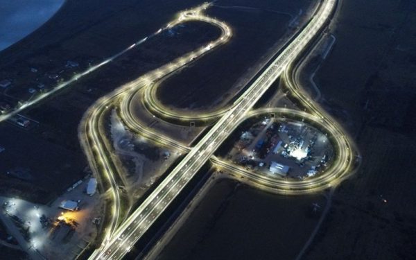 Guvernul României a dat undă verde, joi, pentru ratificarea unui împrumut consistent de 500 de milioane de euro, provenit de la Banca Europeană de Investiții (BEI), un pas esențial în procesul de construcție a Autostrăzii Sibiu–Pitești