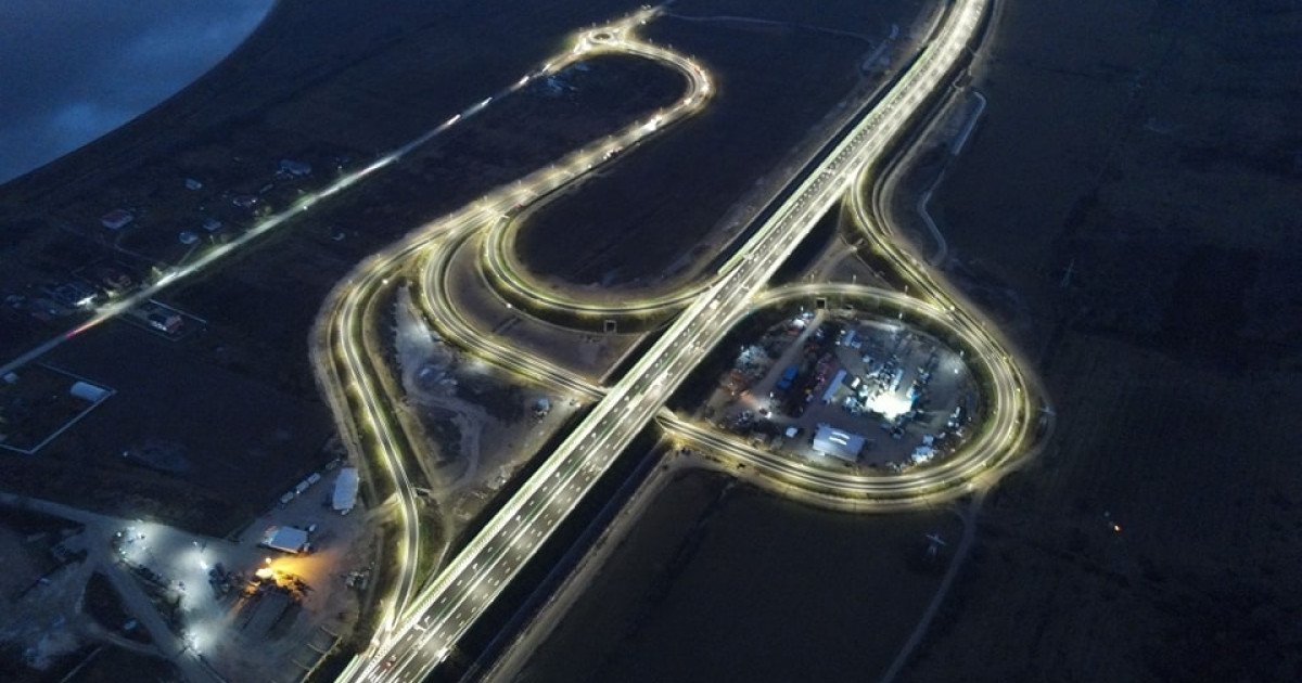 Guvernul României a dat undă verde, joi, pentru ratificarea unui împrumut consistent de 500 de milioane de euro, provenit de la Banca Europeană de Investiții (BEI), un pas esențial în procesul de construcție a Autostrăzii Sibiu–Pitești