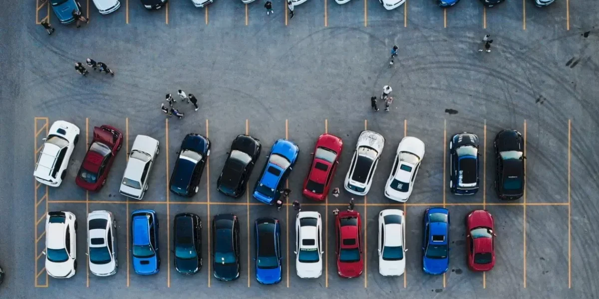 Primăria Capitalei intenționează să elimine parcările gratuite pentru jurnaliști, inițiativă aflată în dezbatere publică din 24 martie 2026, iar bucureștenii sunt invitați să-și exprime opiniile, sugestiile și propunerile până pe 6 aprilie