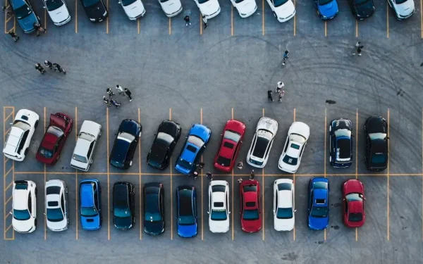 Primăria Capitalei intenționează să elimine parcările gratuite pentru jurnaliști, inițiativă aflată în dezbatere publică din 24 martie 2026, iar bucureștenii sunt invitați să-și exprime opiniile, sugestiile și propunerile până pe 6 aprilie