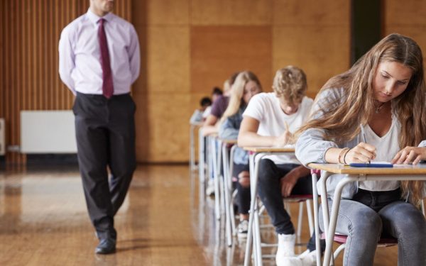 Peste 8.700 de profesori evaluatori s-au înscris pentru participarea la simularea Evaluării Naționale, anunță ministrul Educației, Mihai Dimian