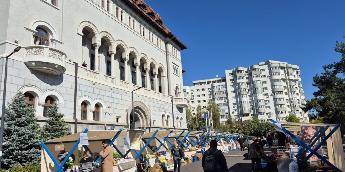 Piața volantă din Sectorul 1 revine în acest weekend după o pauză de câteva săptămâni, aducând o nouă oportunitate pentru bucureșteni de a se conecta cu producătorii locali și de a susține economia rurală în mijlocul orașului