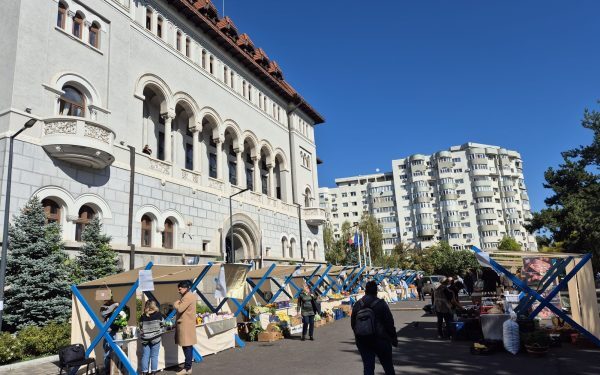 Piața volantă din Sectorul 1 revine în acest weekend după o pauză de câteva săptămâni, aducând o nouă oportunitate pentru bucureșteni de a se conecta cu producătorii locali și de a susține economia rurală în mijlocul orașului