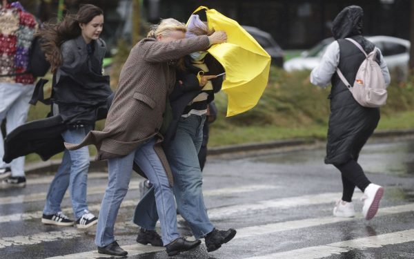 Vreme extremă în București și în zonele învecinate: cod galben de vânt și precipitații puternice pentru 27 martie Vineri, 27 martie 2026, bucureștenii trebuie să fie pregătiți pentru condiții meteorologice dificile, după ce Administrația Națională de Meteorologie a emis o atenționare de cod galben pentru vânt și ploi abundente