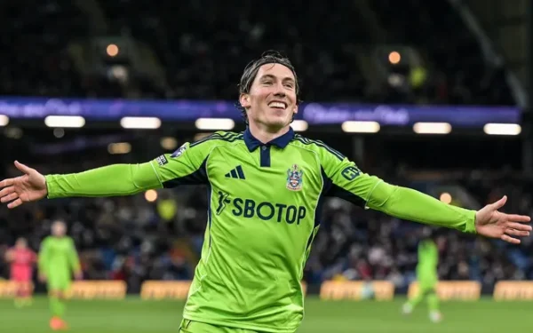 Fulham își continuă lupta pentru evitarea retrogradării, dar întâmpină obstacole în meciul de sâmbătă de pe teren propriu, când primește vizita celor de la Burnley, formație aflată în lupta pentru supraviețuire în Premier League