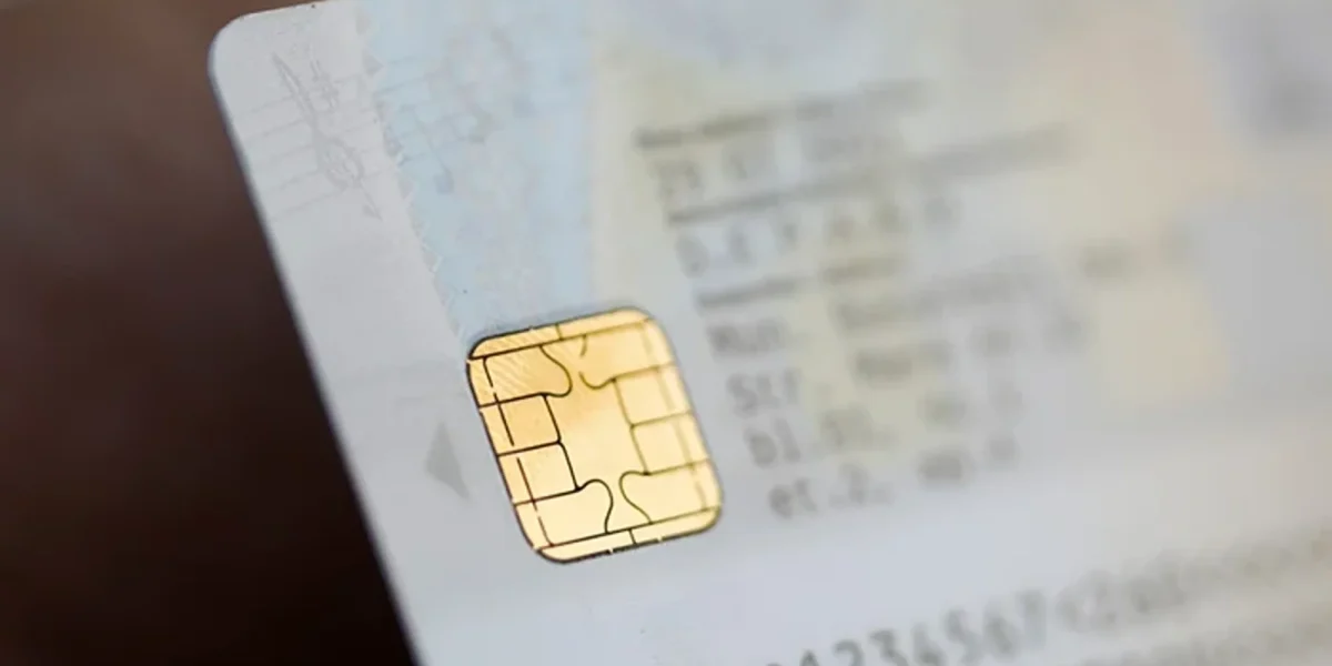 Introducerea buletinului electronic cu cip, proiect promis de guvern de mai bine de un an, a fost prezentată inițial ca un pas important în digitalizarea administrației publice din România