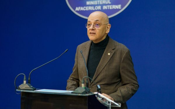 Ziua de 4 martie: Durerea și lecțiile unui dezastru național Astăzi, pentru români, nu este doar o dată obișnuită în calendar, ci un moment de adâncă rememorare a celei mai cumplite tragedii naturale din istoria modernă a țării