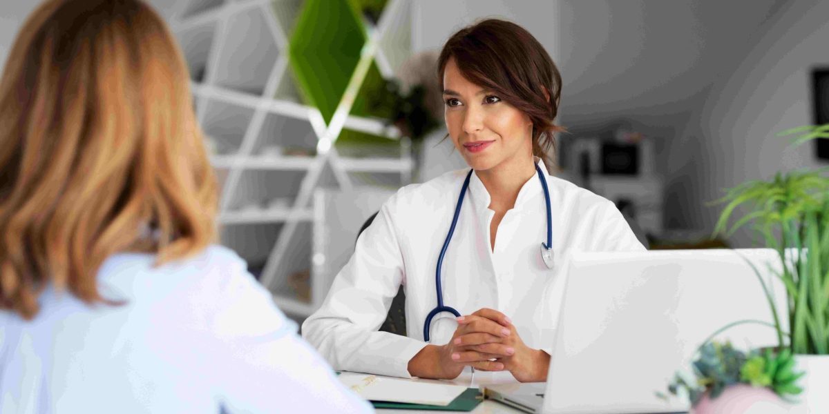 Relația dintre pacient și medic se redefinește în era modernă, iar modul în care aceste interacțiuni sunt percepute de către cei implicați capătă o importanță tot mai mare