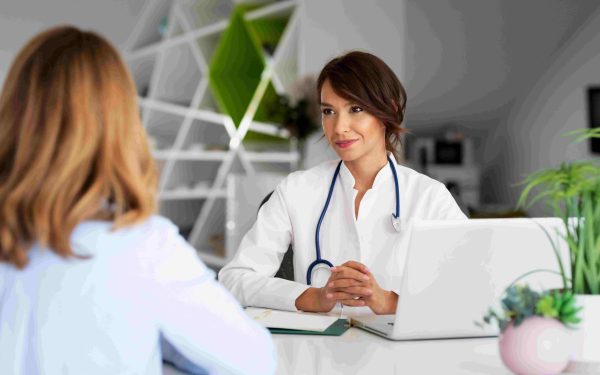 Relația dintre pacient și medic se redefinește în era modernă, iar modul în care aceste interacțiuni sunt percepute de către cei implicați capătă o importanță tot mai mare