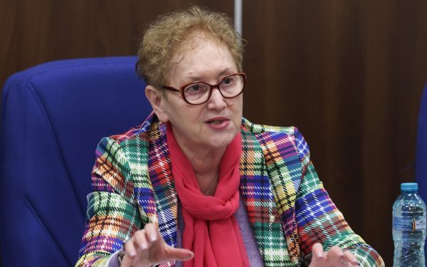 Avocatul Poporului contestă la CCR ordonanța de reformă a administrației, avertizează asupra riscurilor pentru securitatea juridică