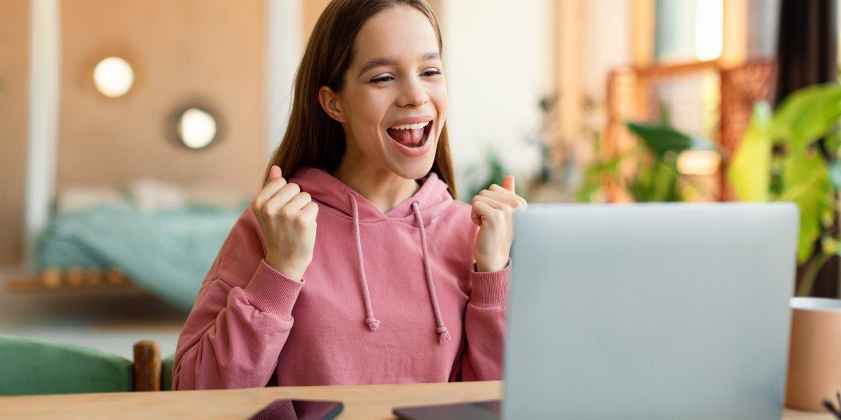 Elevii de clasa a VIII-a au aflat luni, 30 martie, rezultatele simulării Evaluării Naționale 2026, după ce lucrările au fost corectate și evaluate la nivel național