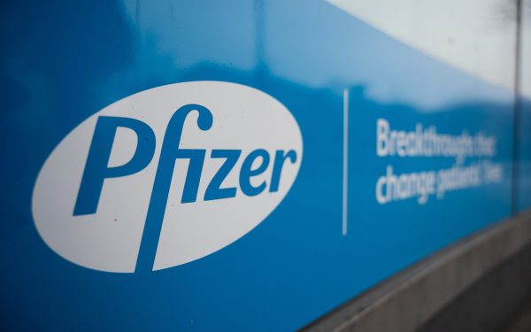 România, Polonia și Ungaria se află în pragul unui conflict juridic cu gigantul farmaceutic Pfizer și BioNTech, pe fondul disputei legate de contractele de achiziție a vaccinurilor COVID-19 în timpul pandemiei