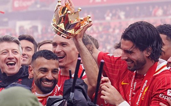 Fotbal internațional și transferuri spectaculoase: Salah, dorit la Roma, în timp ce gazele de luptă se activează în Grupa G Luni se anunță o zi încărcată de meciuri importante din preliminariile europene, dar și de zvonuri incendiare despre transferuri și planuri de viitor pentru unele dintre cele mai mari nume ale fotbalului mondial