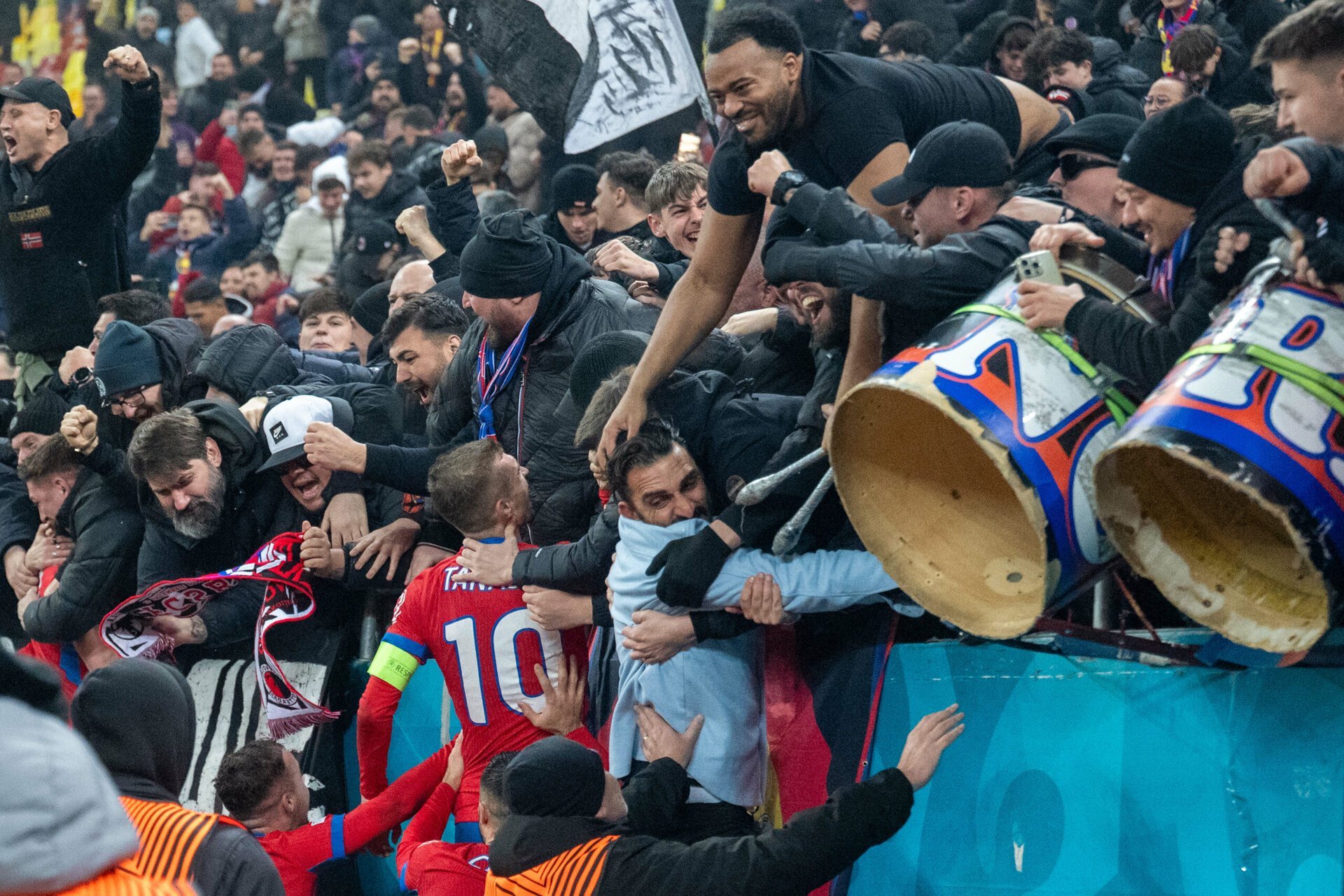 FCSB se află, din punct de vedere matematic, pe drumul cel bun către câștigarea play-out-ului și, implicit, a unei șanse reale de a accede în competițiile europene pentru sezonul următor