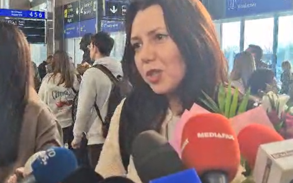 Elevii și profesorii români aduși din Dubai s-au întors acasă în condiții tensionate, după o vizită care s-a transformat abrupt într-o situație de criză