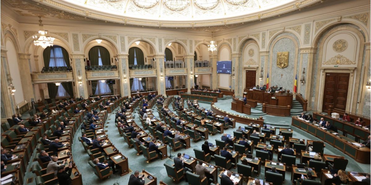Senatorii opoziției pregătesc o demonstrație de forță în Senat, după ce luni va fi dezbătută și votată moțiunea simplă împotriva ministrului Culturii, Andras Istvan Demeter
