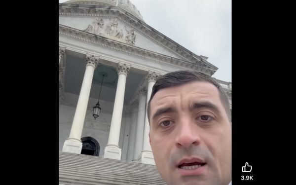 George Simion, liderul Partidului Nazist AUR, se află în această perioadă în Washington DC, unde participă la o dezbatere internațională alături de oficiali și reprezentanți politici din mai multe țări