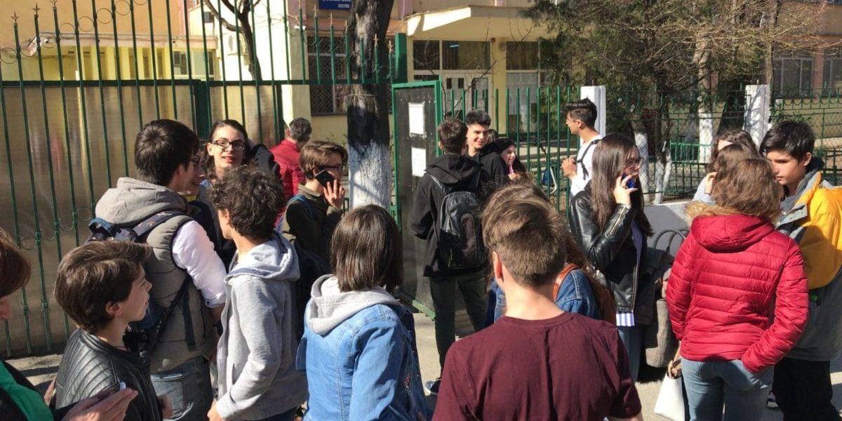 Liderii sindicali din educație anunță boicotarea simulărilor naționale pentru admiterea în învățământul liceal Anunțul unei amploare a unei acțiuni de neparticipare la simulările examenelor naționale i-a șocat pe mulți dintre ceilalți stakeholders din sistemul educational