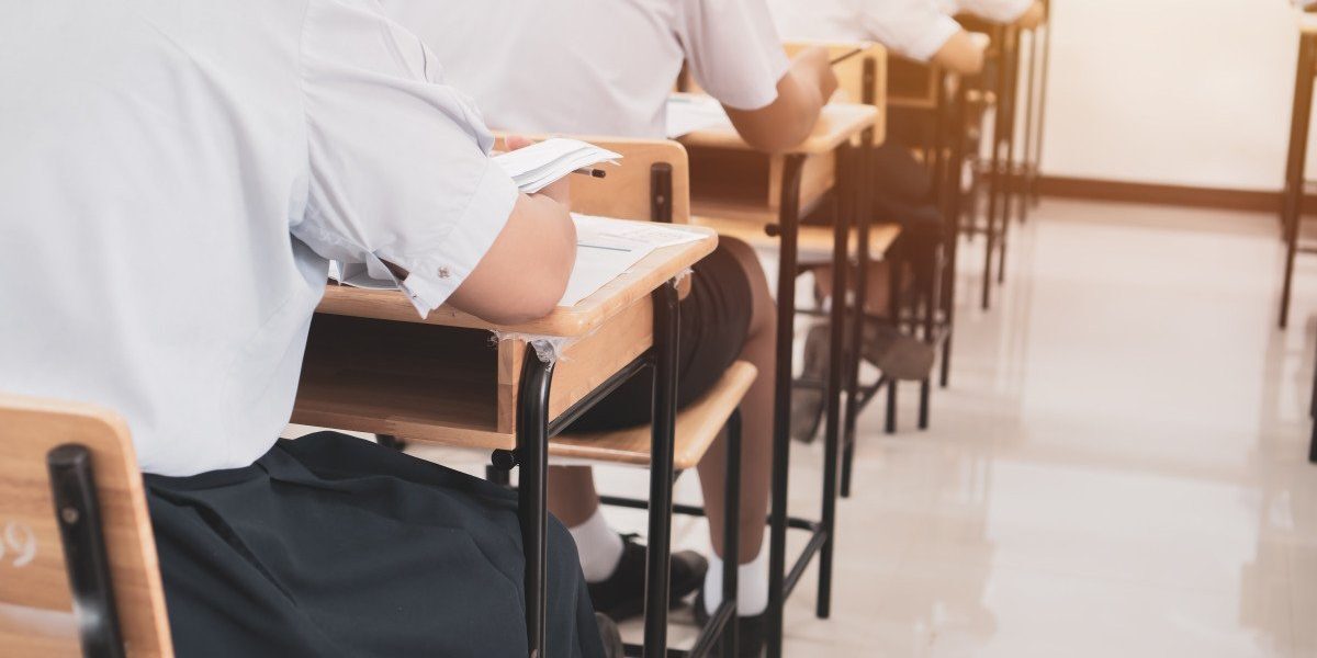 Elevii de clasa a VIII-a au susținut astăzi prima probă a simulării Evaluării Naționale 2026, examenul scris la limba și literatura română