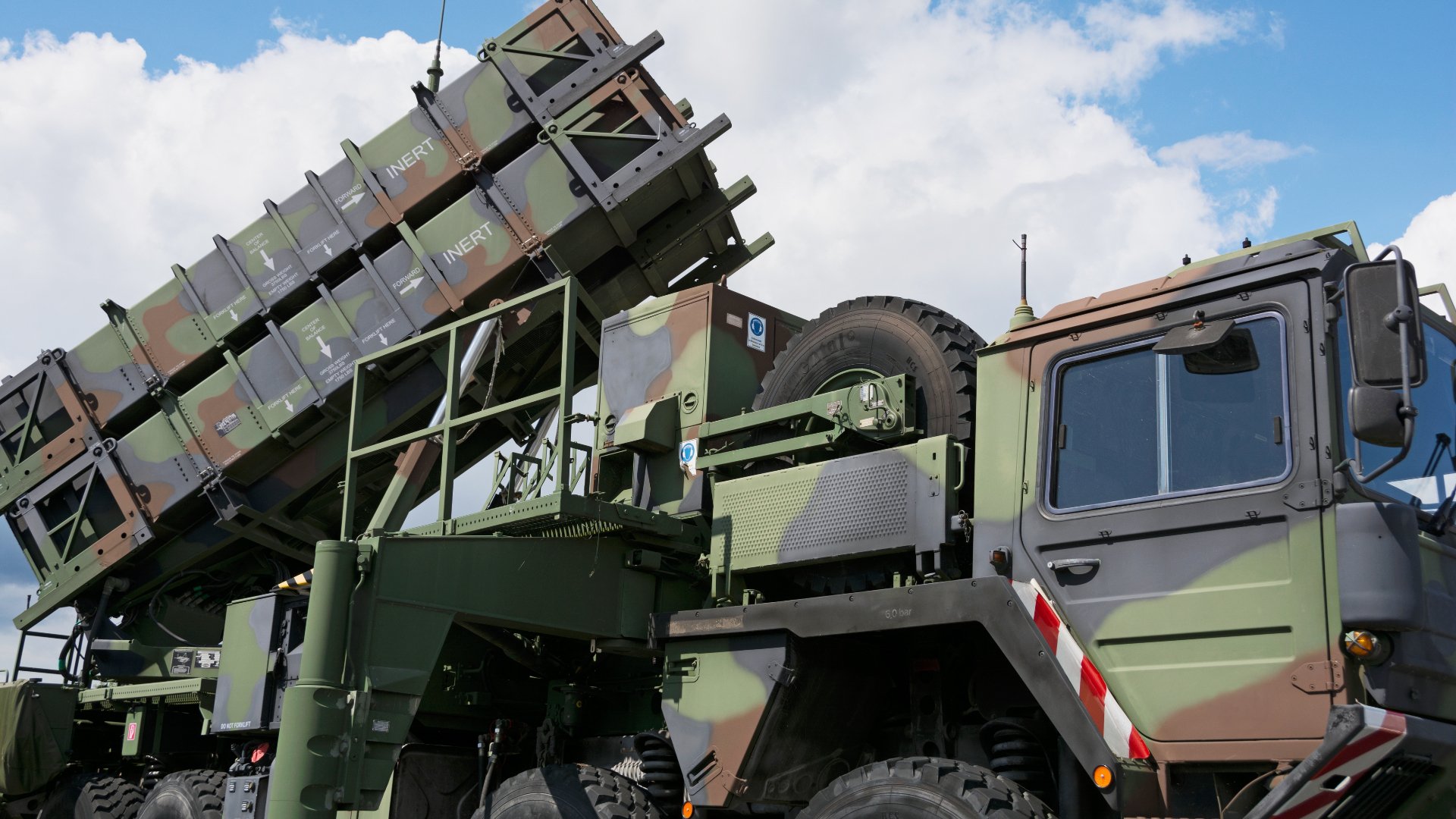 Grecia intensifică măsurile de apărare în regiune, oferind sprijin Bulgariei împotriva amenințărilor aeriene Grecia a anunțat recent că va desfășura o baterie de rachete Patriot în nordul țării, ca parte a unui pachet de măsuri menite să sprijine Bulgaria, în contextul tensiunilor din zona Balcanilor și a incertitudinilor regionale