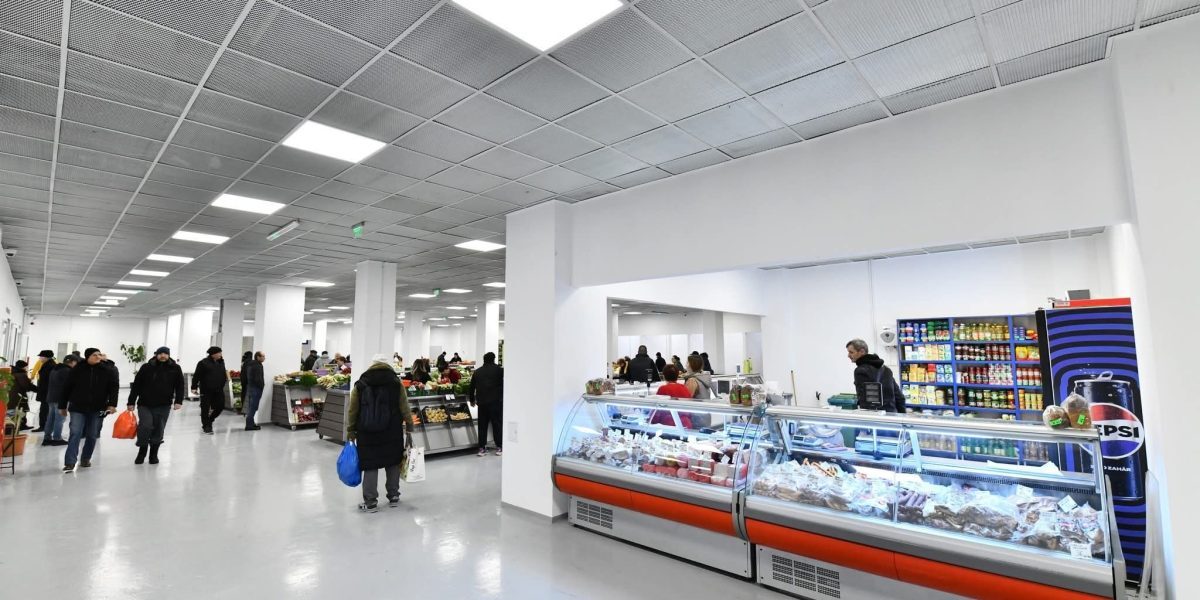 Primăria Sector 6 demarează licitații pentru spații comerciale în piețele din zonă, oficializând oportunități pentru comercianți Administrația Sectorului 6 anunță lansarea unei licitații publice pentru închirierea a 47 de spații comerciale din zonele de piețe și centre comerciale din sector, o mișcare menită să dinamizeze viața economică locală și să ofere oportunități de dezvoltare pentru întreprinzători