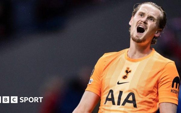 Tottenham, un șoc în Liga Campionilor: goalkeeperul Antonin Kinsky, scena unui debut de coșmar în meciul cu Atletico Madrid Nimeni nu se aștepta ca meciul din turul optimilor Ligii Campionilor dintre Tottenham și Atletico Madrid să devină scena unei tragedii pentru echipa londoneză