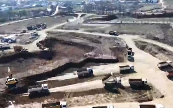 În Pitești se construiește un stadion de 100 de milioane de euro, iar dorințele edilului sunt ambițioase: Arsenal Londra la inaugurare Orașul Pitești se pregătește să devină gazda unei investiții impresionante în infrastructura sportivă, un stadion modern, estimat la peste o sută de milioane de euro