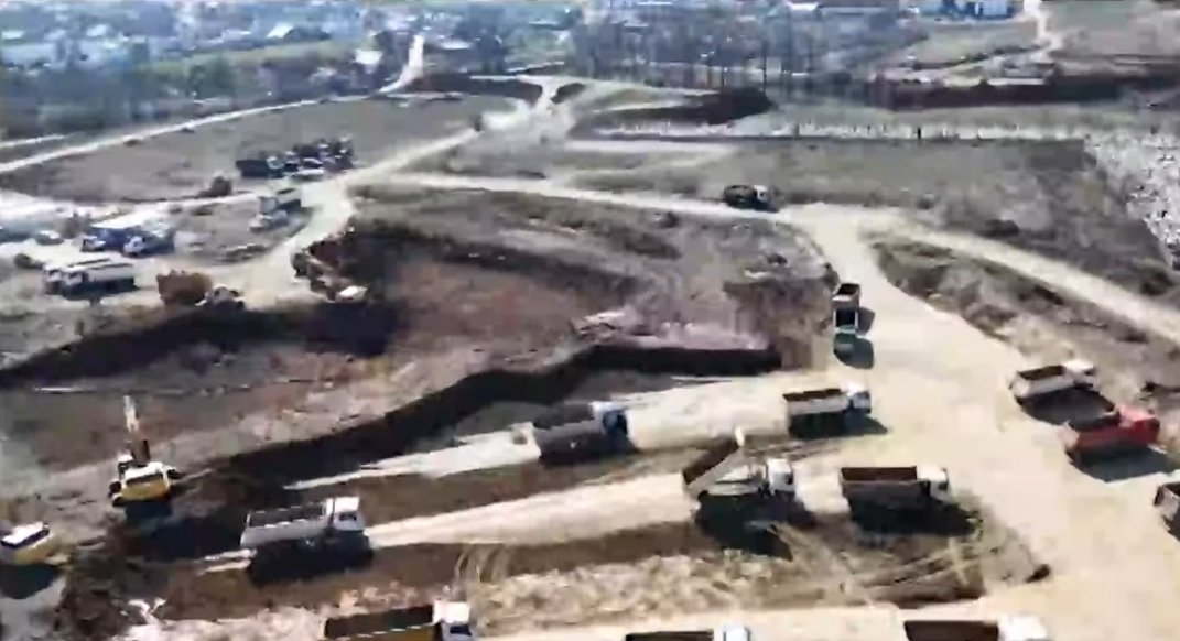 În Pitești se construiește un stadion de 100 de milioane de euro, iar dorințele edilului sunt ambițioase: Arsenal Londra la inaugurare Orașul Pitești se pregătește să devină gazda unei investiții impresionante în infrastructura sportivă, un stadion modern, estimat la peste o sută de milioane de euro