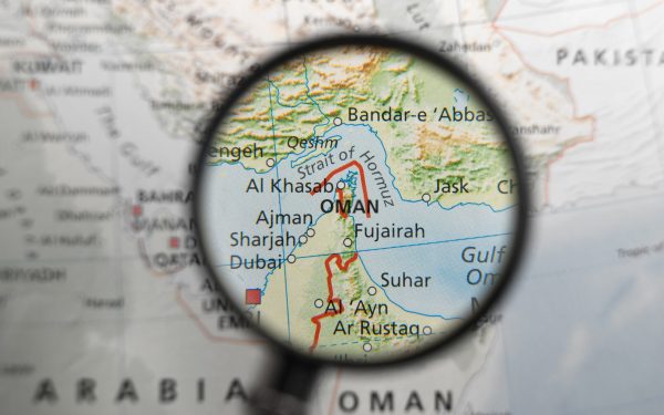 Marea Britanie devine primul stat european care acceptă utilizarea bazelor pentru atacuri asupra Iranului din partea SUA Confirmare neobișnuită a apropierii din ce în ce mai mari dintre Regatul Unit și Statele Unite în contextul tensiunilor din Orientul Mijlociu a generat recent un val de discuții și controverse