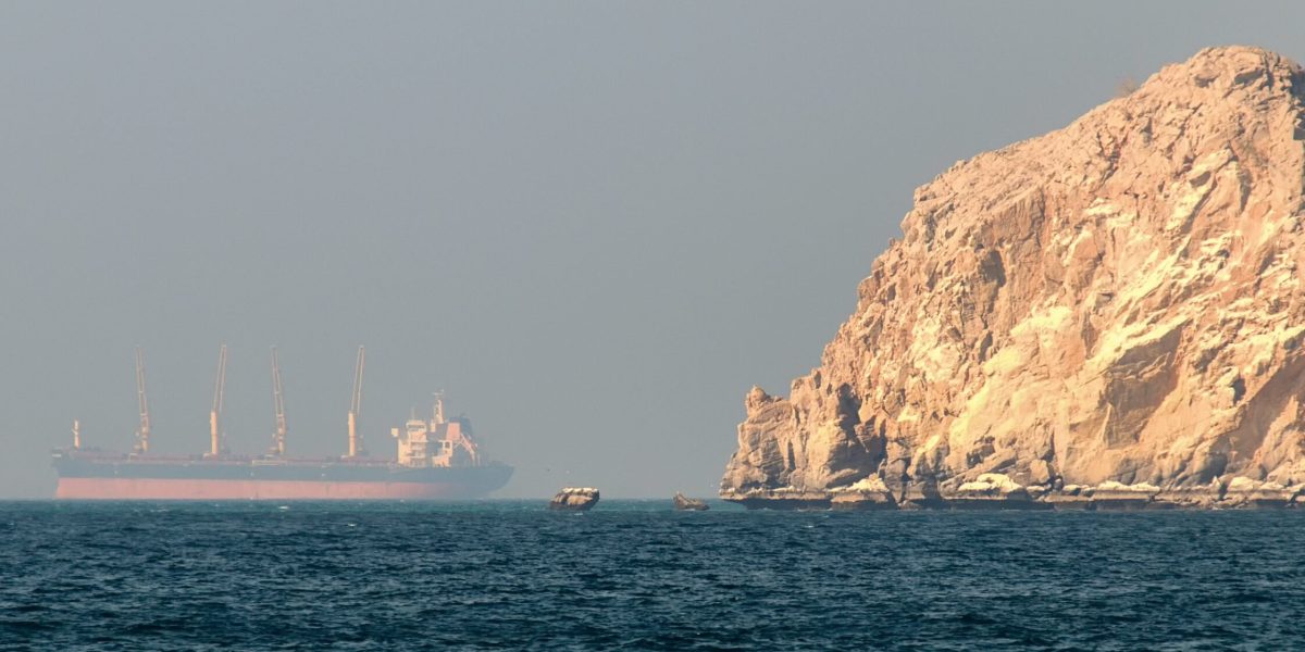 Iranul negociază cu Omanul o procedură pentru „tranzitul în siguranță” al navelor prin Strâmtoarea Ormuz, un culoar important pentru exportul de petrol și gaze naturale din Golf, în contextul tensiunilor crescute din regiune