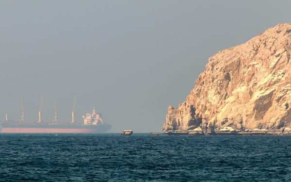 Iranul negociază cu Omanul o procedură pentru „tranzitul în siguranță” al navelor prin Strâmtoarea Ormuz, un culoar important pentru exportul de petrol și gaze naturale din Golf, în contextul tensiunilor crescute din regiune