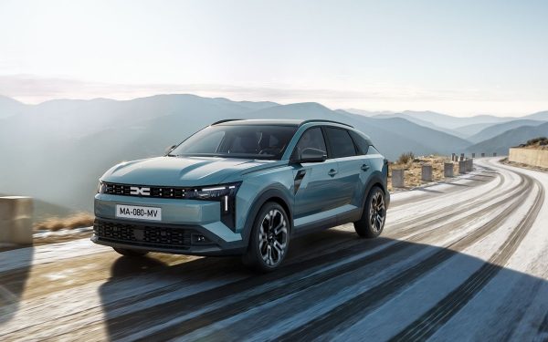 Dacia își extinde gama de SUV-uri cu un nou model de segment compact, prezentat în premieră marți, sub denumirea de Striker
