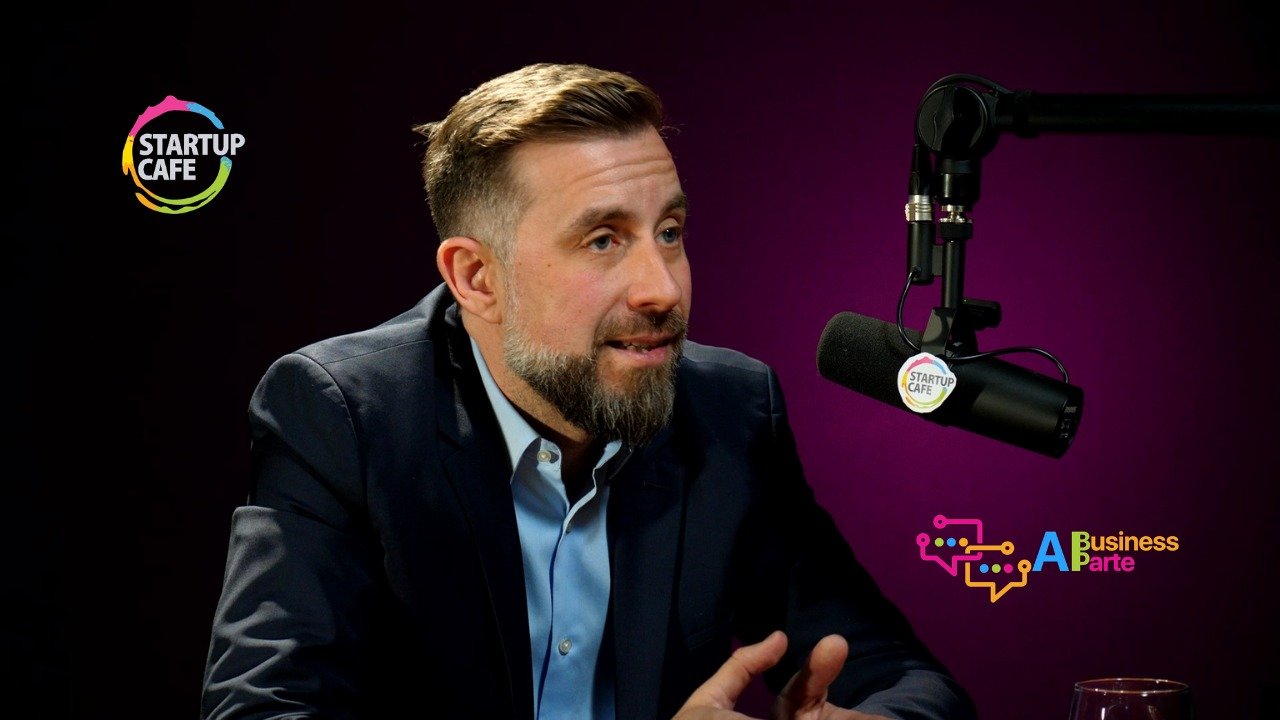 Inteligența artificială nu va înlocui programatorii, ci îi va ajuta să își valorifice mai bine curiozitatea și creativitatea Pe măsură ce tehnologia avansează, unii experți se tem că inteligența artificială va înlocui complet locurile de muncă tradiționale, inclusiv pe cele ale programatorilor